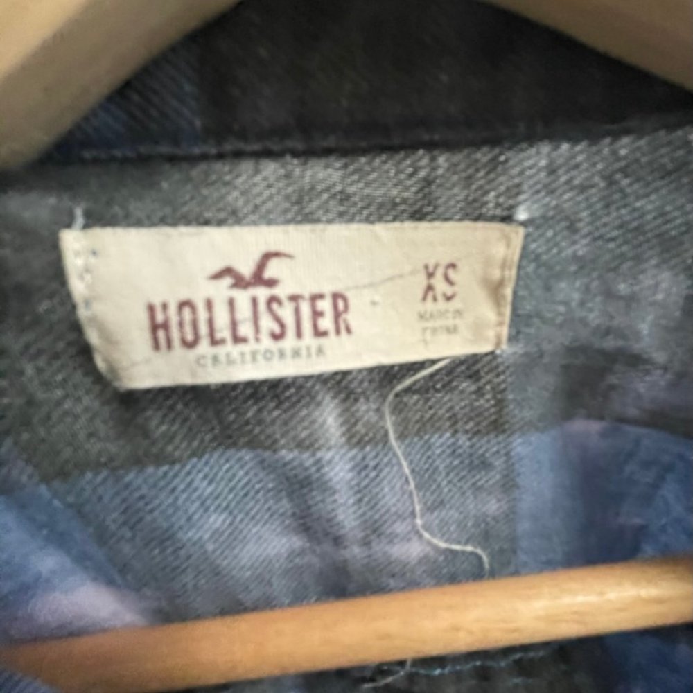 Womens x-small hollister blue and grey button up shirt - Picture 2 of 3